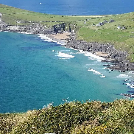 펜션 Sonas, The Wood, Dingle, County Kerry 딩글