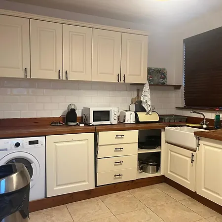 Nyaraló Sonas, The Wood, Dingle, County Kerry *